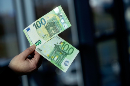 Евро превысил 91 рубль на торгах. ЦБ объявил о мерах поддержки банков