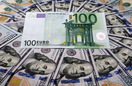 Доллар и евро на Forex достигли исторических максимумов: превышены отметки в 175 и 165