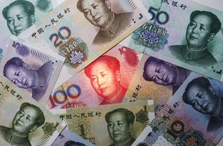 Россияне заинтересовались экзотическими валютами — лирой, тенге и юанем